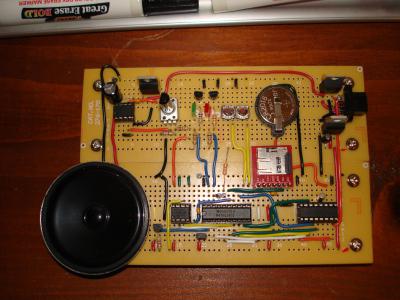 Talking alarm clock thermometer circuit